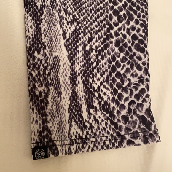 Onzie Snake Print Mid Rise Legging - Picture 2 of 4